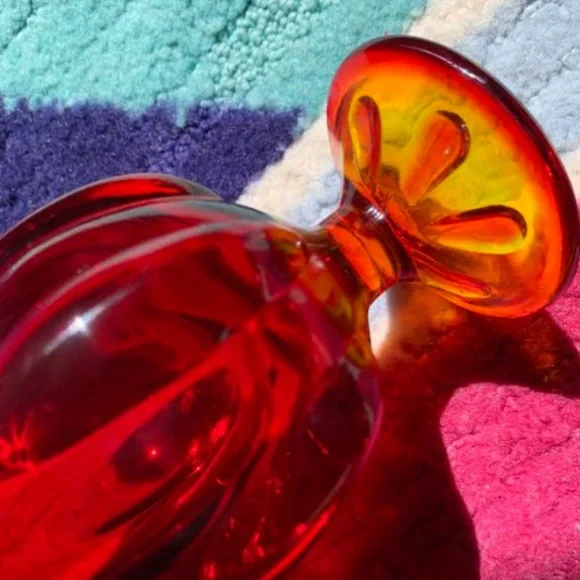 Viking 6 Petal Swung Vase - Picture 8 of 10